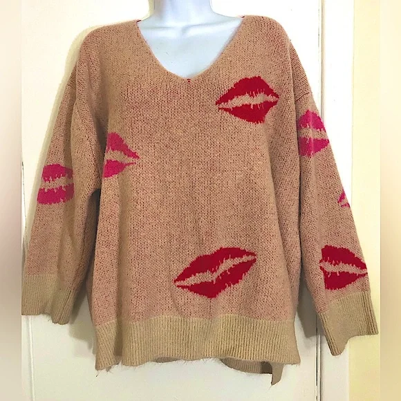 A Beautiful Soul Oversized Lip Design Fluffy Sweater. Woman’s Size b, 18/20 - Picture 1 of 10